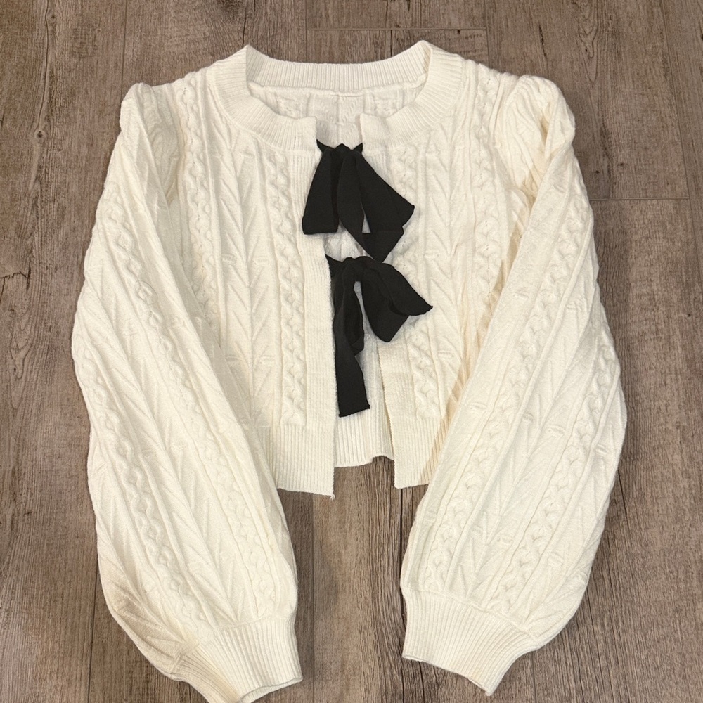 Elegant White Sweater with Black Bow Accents